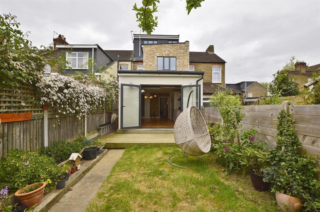 לונדון Contemporary 3 Bed House With Spacious Garden Close To Stratford & Canary Wharf מראה חיצוני תמונה