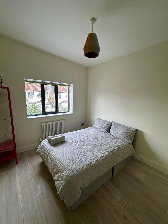 לונדון Contemporary 3 Bed House With Spacious Garden Close To Stratford & Canary Wharf מראה חיצוני תמונה