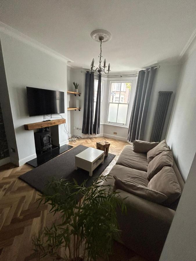 לונדון Contemporary 3 Bed House With Spacious Garden Close To Stratford & Canary Wharf מראה חיצוני תמונה